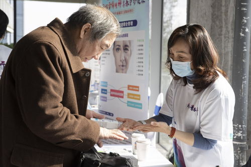 滨江人人市集雷锋日公益专场 科技助老与匠心筑爱并行